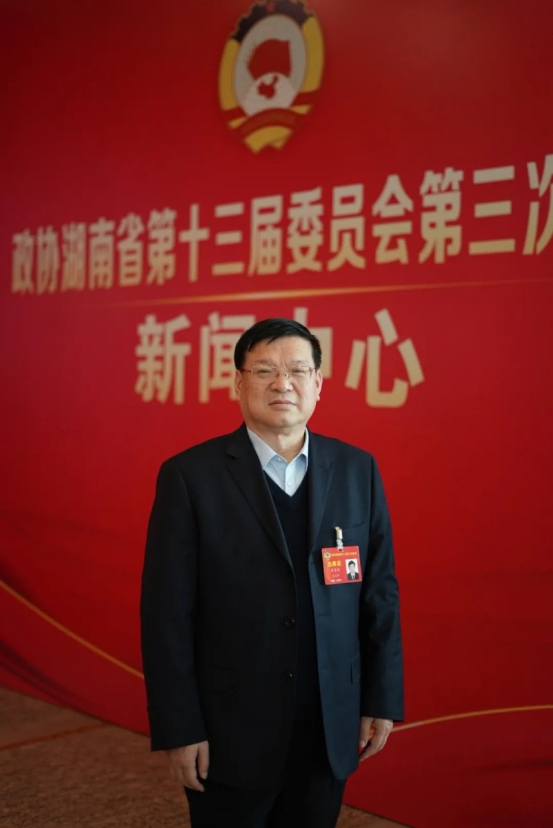 兩會(huì)供銷(xiāo)之聲丨周重旺：產(chǎn)業(yè)先行，以農(nóng)業(yè)經(jīng)營(yíng)主體的發(fā)展助力鄉(xiāng)村振興
